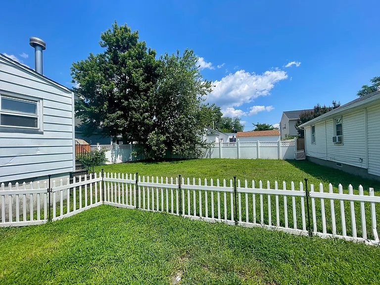 49 Ideal Ave — Photo 7