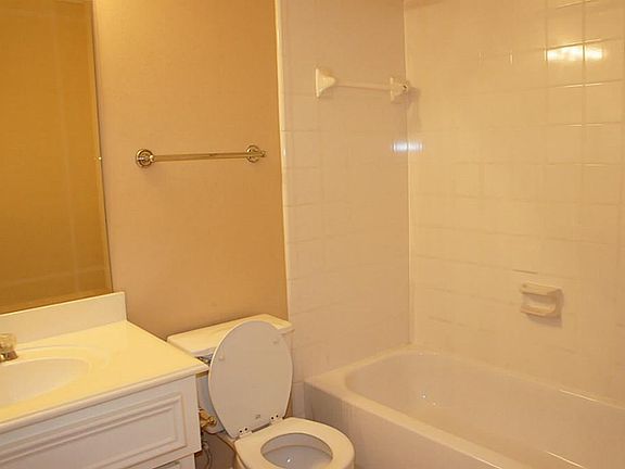 4th image of 1908 Prospect St