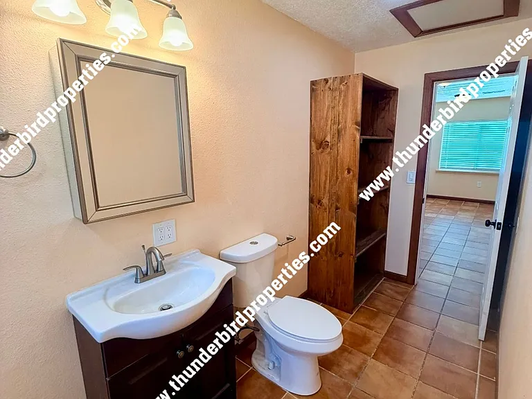 1307 San Mateo Blvd NE — Photo 9