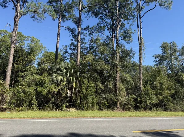 3 Marks St, Apalachicola, FL 32320