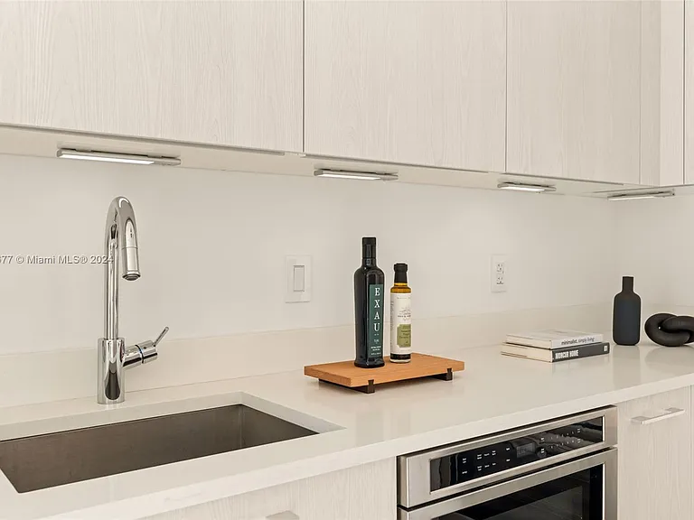 501 NE 31st St #2209 — Photo 8