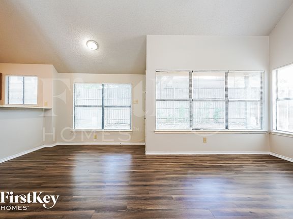 5th image of 922 Ramblewood Dr