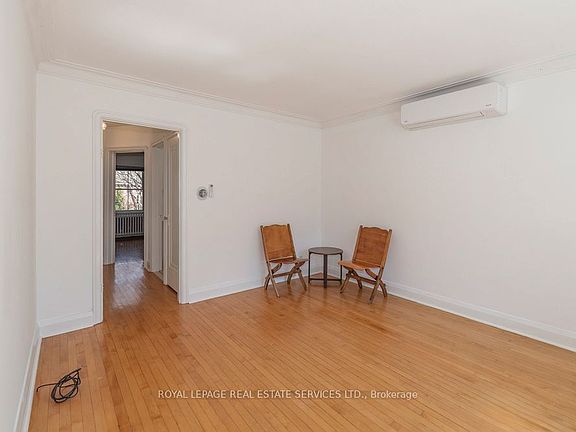 3rd image of 8 Macpherson Ave