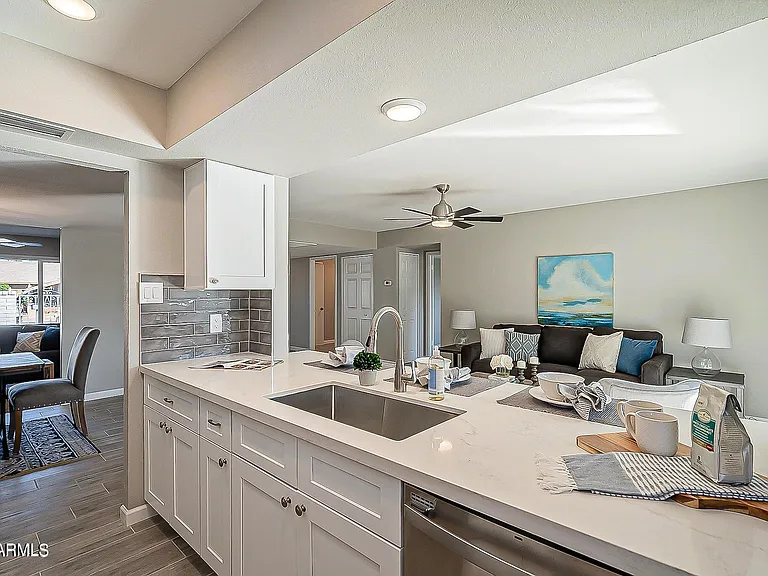 14008 N 52nd Ave — Photo 17