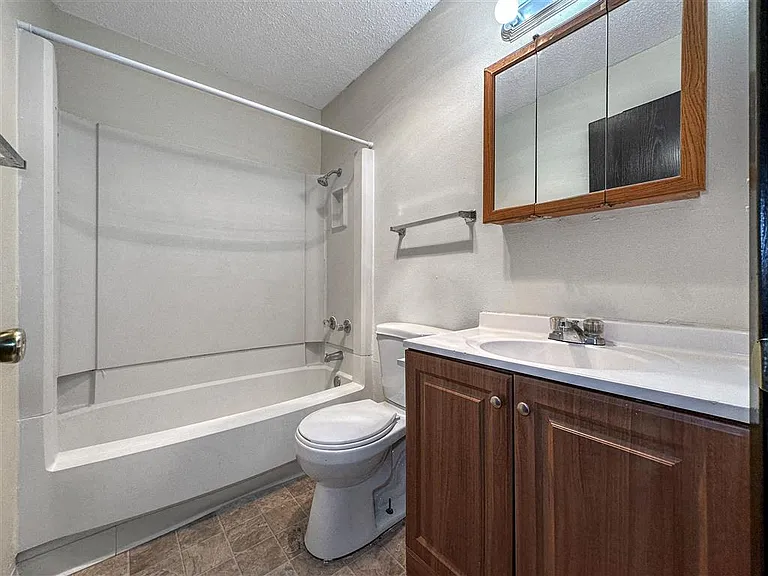 Park Forest Apartments — Photo 9