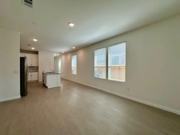 500 Kinglet Dr — Photo 5