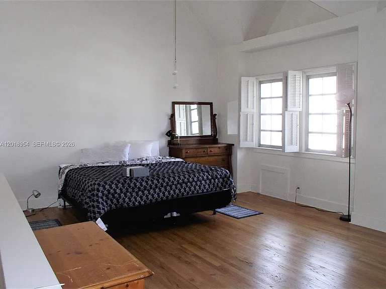404 Viscaya Ave #404 — Photo 7