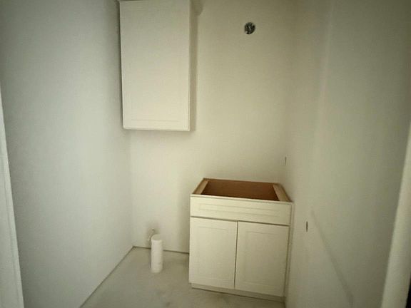 5th image of 604 Hi Cir W