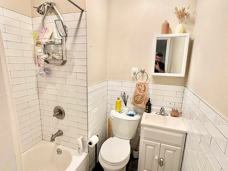 182 Meserole St #2R — Photo 10