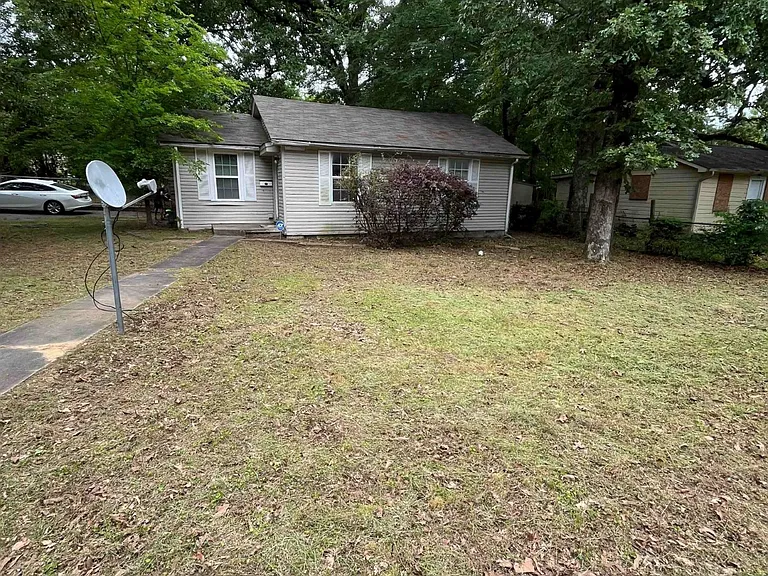 901 S Harrison St — Photo 1