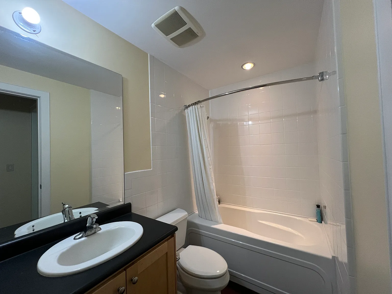 Year around one bedroom suite in Sunridge Whistler — Photo 3