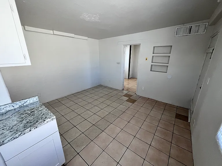 2620 N 14th Ave #5 — Photo 8