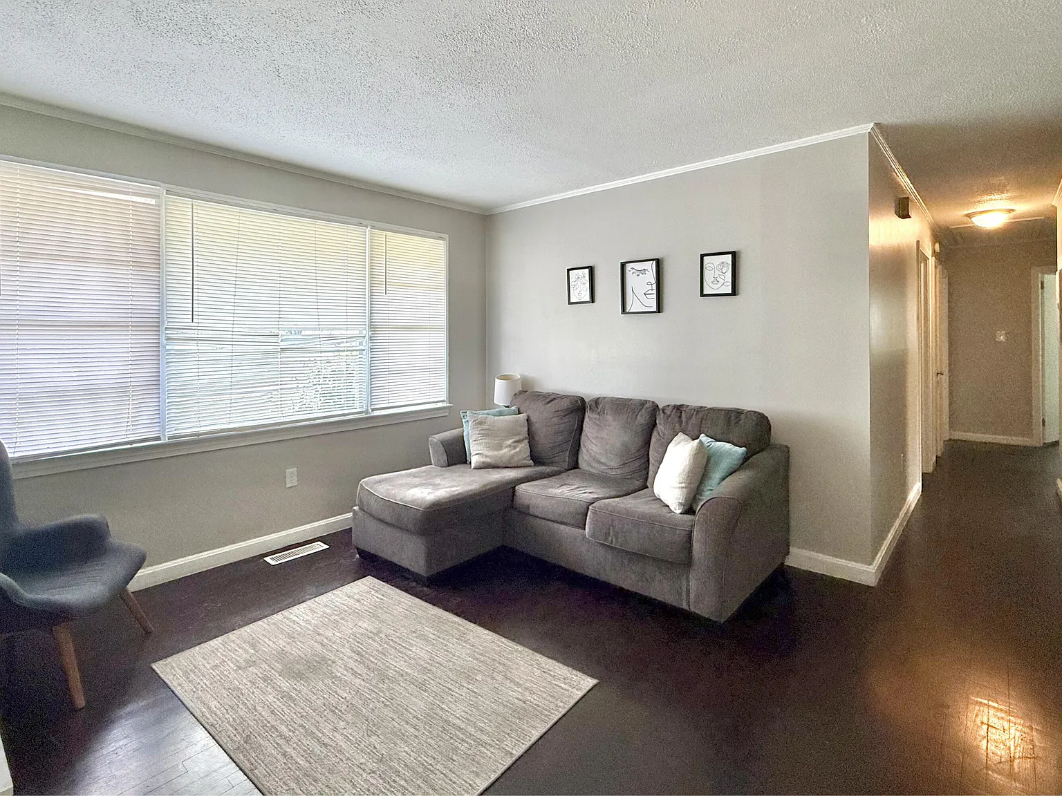 3 bed, 1.0 bath, 1025 sqft, $1,595 — Photo 3