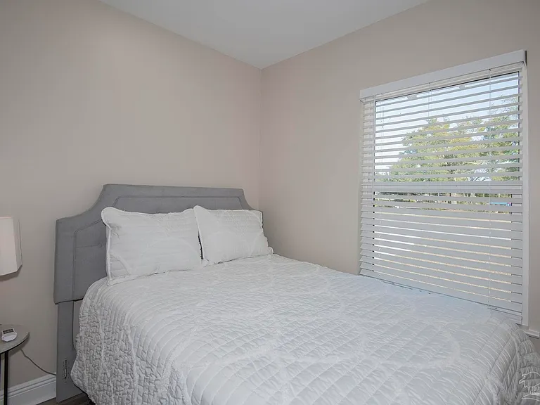 3081 N 16th Ave — Photo 12