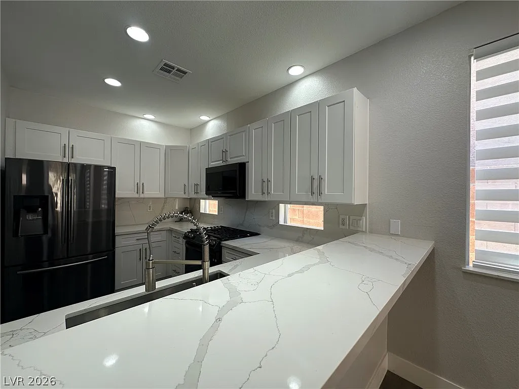 3 bed, 3.0 bath, 1922 sqft, $3,950 — Photo 4