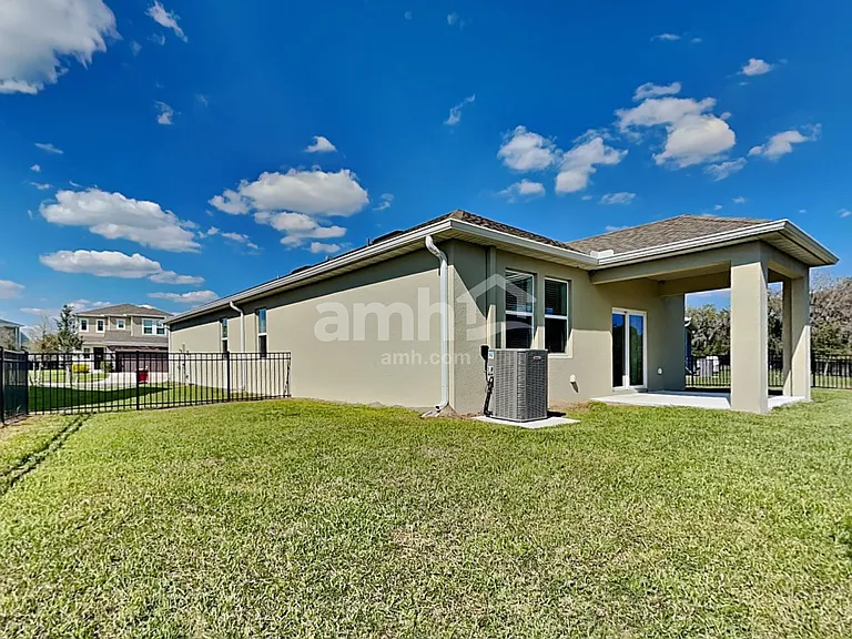 1049 Walden Pond Dr — Photo 16