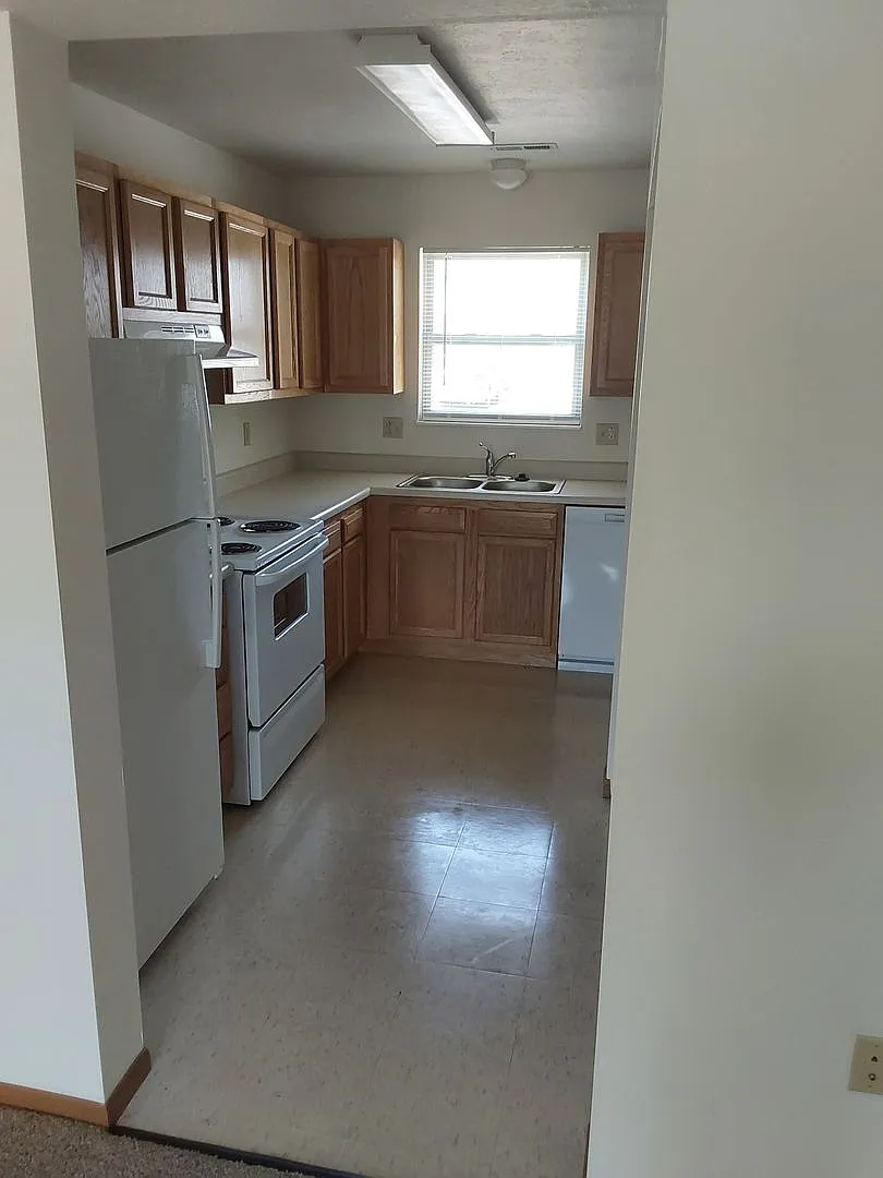 2 BR Glenn View — Photo 2