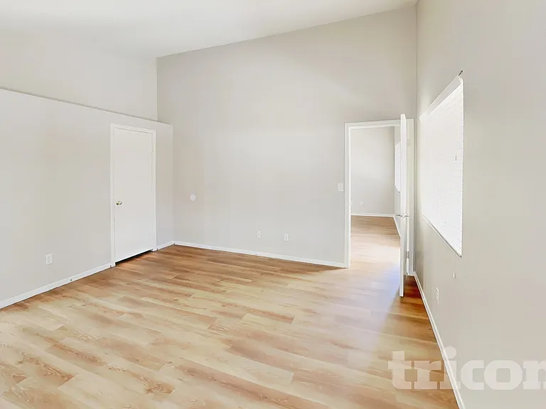 1121 Indian Hedge Dr — Photo 9