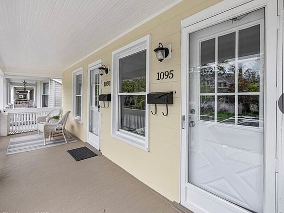 2nd image of 1095 Lakepointe St #1