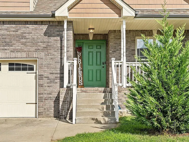 2231 Fairfax Dr — Photo 20