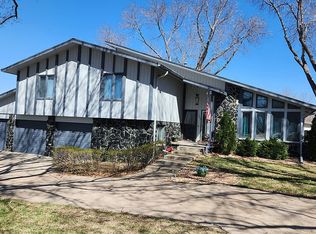 13085 Sky Park Dr, Omaha, NE 68137