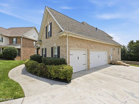 2nd image of 9440 Abbey Mist Ln