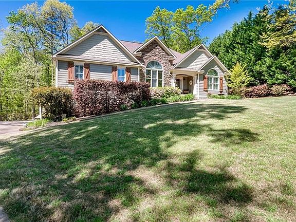 2nd image of 121 Amberleigh Dr