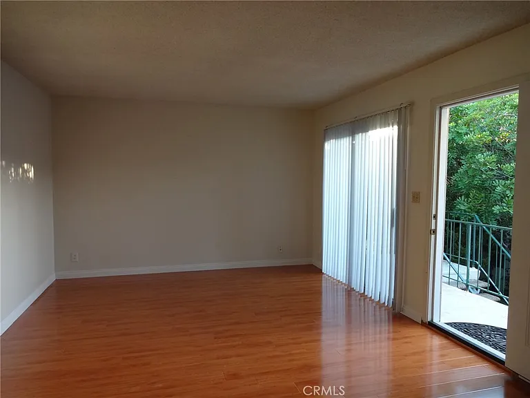 1555 Artesia Blvd — Photo 6
