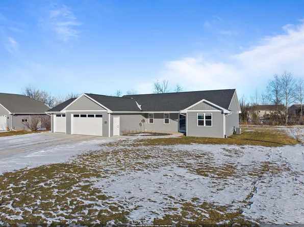 4372 Lakeland Dr, Oshkosh, WI 54904