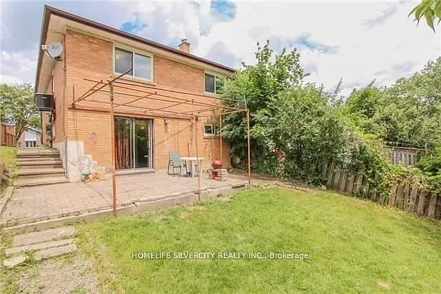31 Lakeland Dr #UPPER LEVEL — Photo 14
