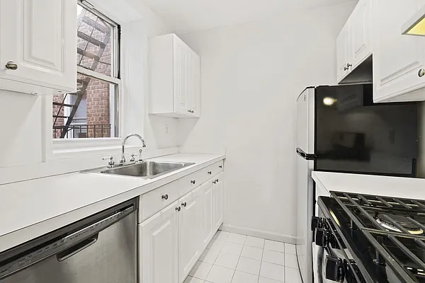 Rented by Citi Habitats | media 10