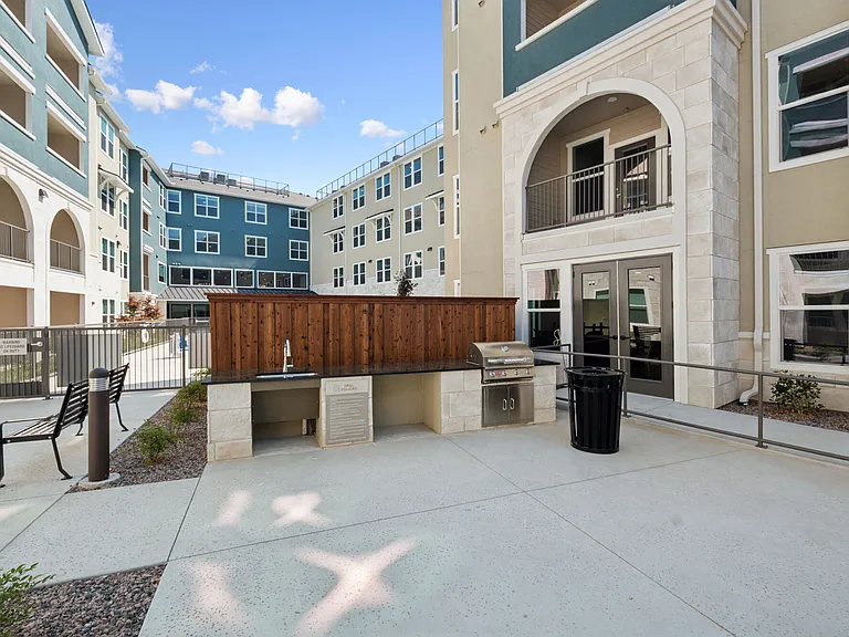 Promenade Apartments — Photo 23