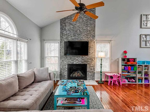 4th image of 942 E Durness Ct