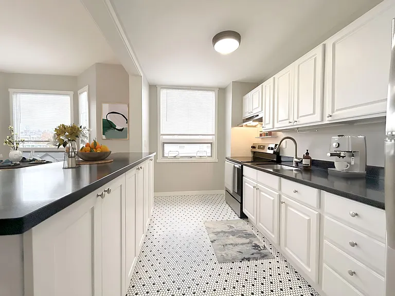 Clairemont Apartments — Photo 1