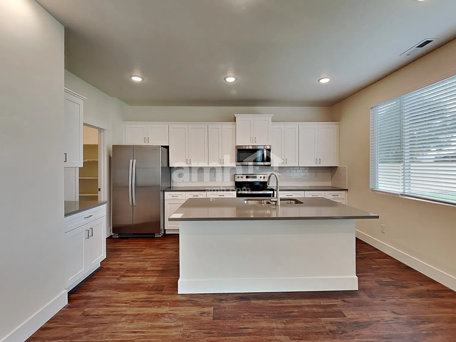 5 bed, 3.0 bath, 2637 sqft, $3,175 — Photo 3