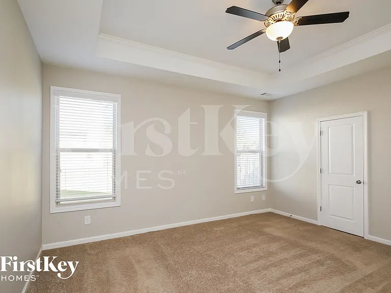 122 Candler Park Dr — Photo 2