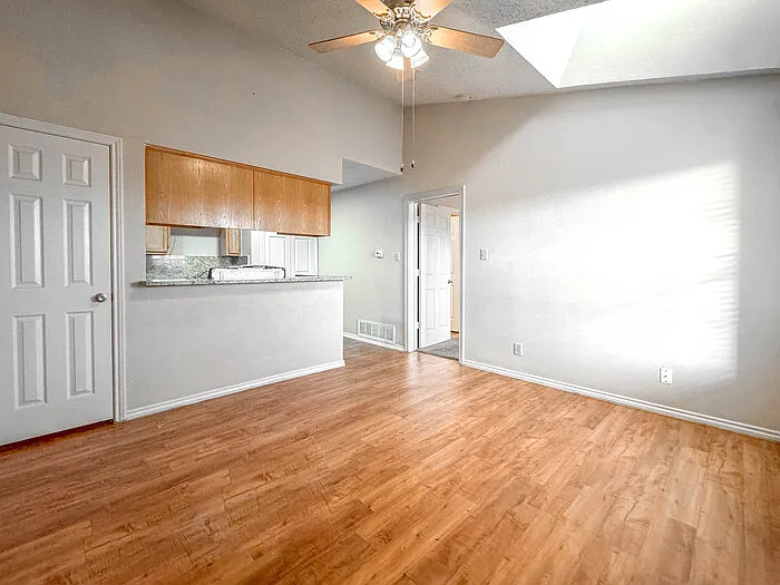 1 bed, 1.0 bath, $1,195 — Photo 2