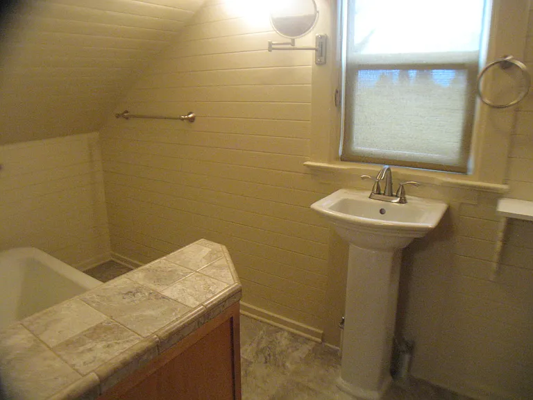 310 E Lake St — Photo 24