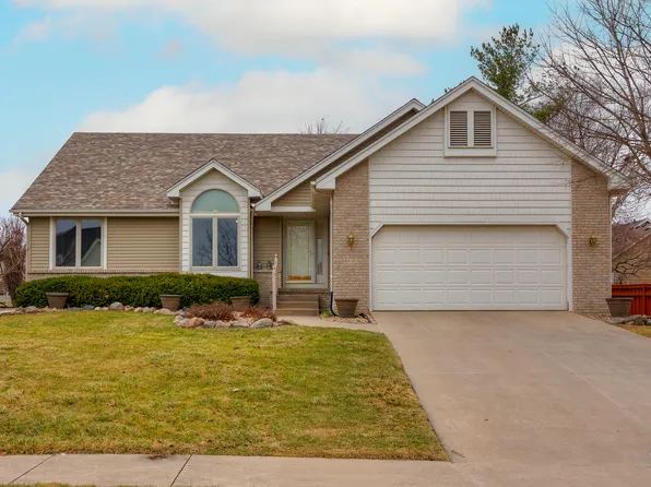 4830 74th St, Urbandale, IA 50322