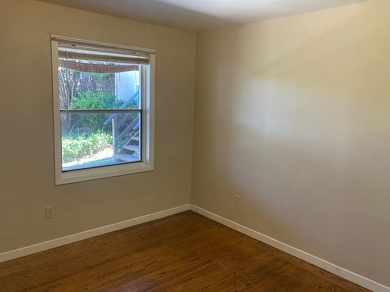 615 E I St — Photo 13