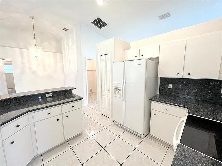 106 Point Of Woods Dr — Photo 18