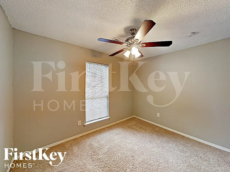 1199 Paddocks Way — Photo 9