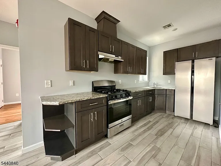 201-205 Marshall St #6 — Photo 12