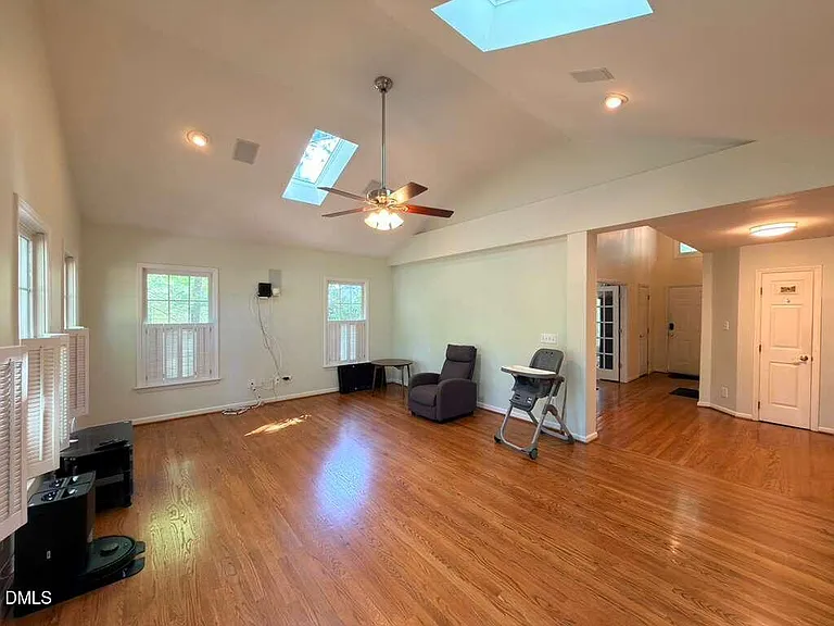 109 E Seve Ct — Photo 6