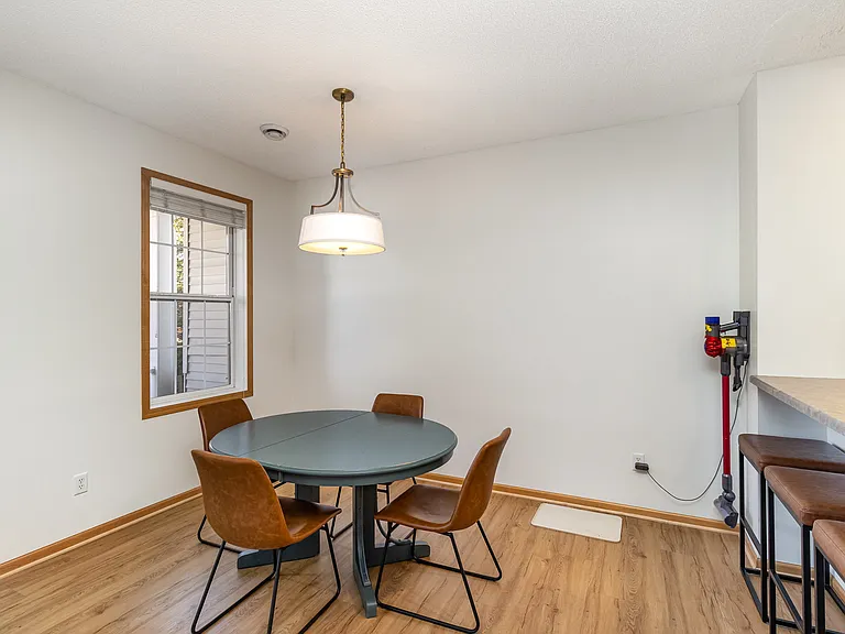 11023 Oak Grove Cir — Photo 4