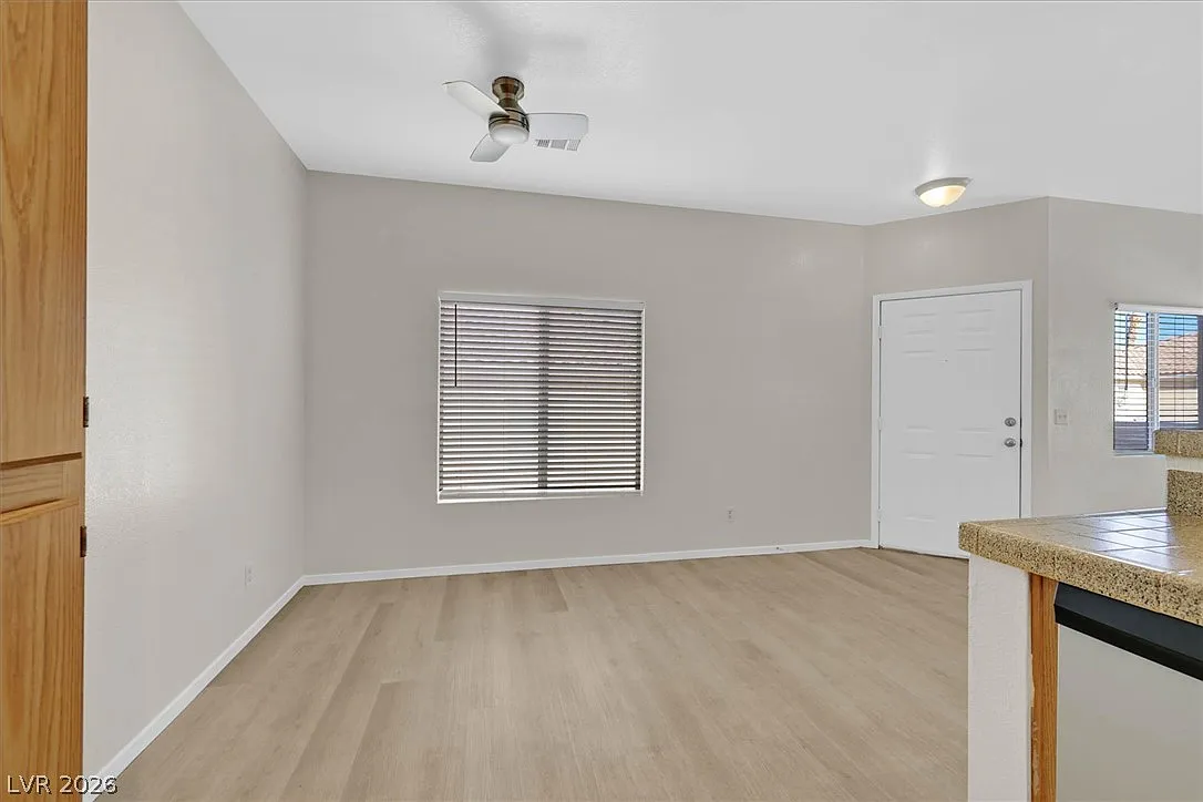 1 bed, 1.0 bath, 824 sqft, $1,299 — Photo 3