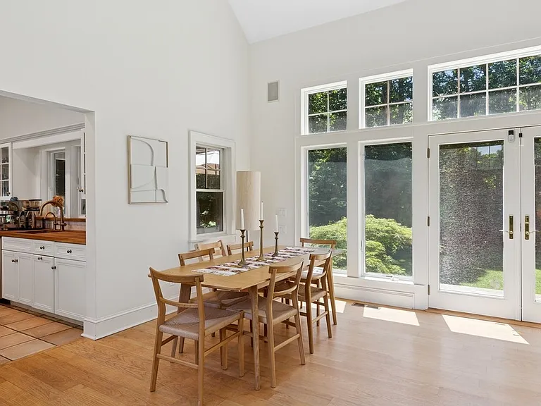 4 Great Circle Rd — Photo 9