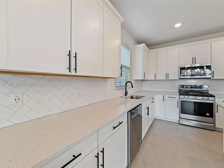 4470 Waterside Dr — Photo 8