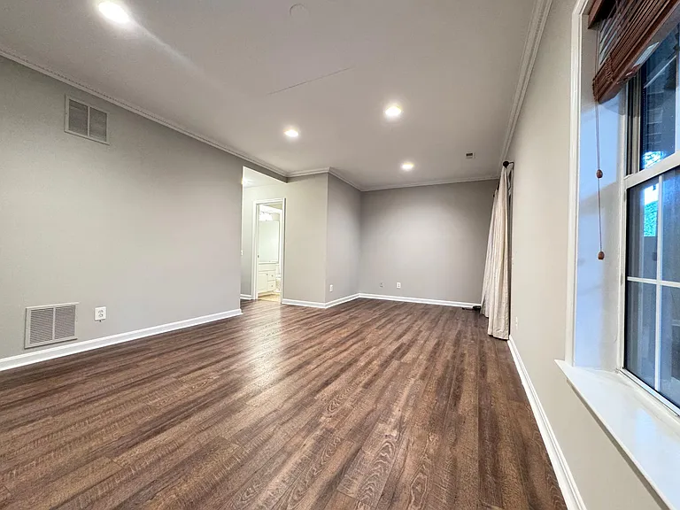 GROUND LEVEL BONUS ROOM