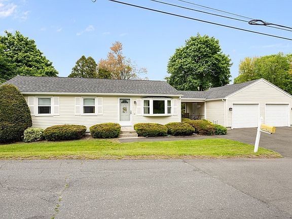 4th image of 11 Pershing Ave